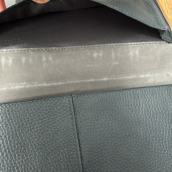 Abercrombie & Kent Pebble Dark Navy Long Passport ID Wallet - gently used - Picture 7 of 10